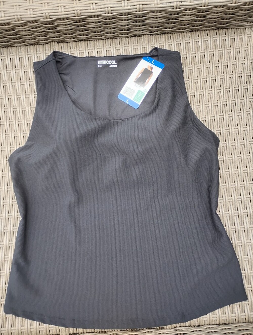 32 Cool Tank Top With Built In Bra NWT L